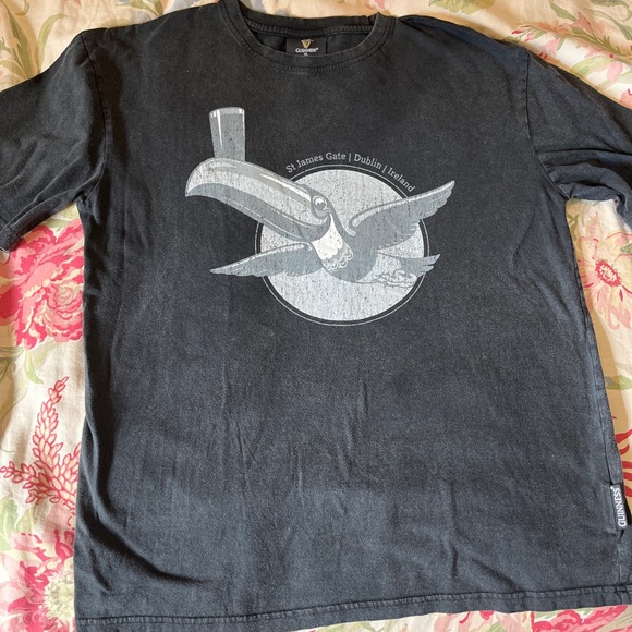 Vintage GUINNESS Size XL Toucan Graphic Tee Black Tee T-Shirt Distressed  Beer - Picture 11 of 11